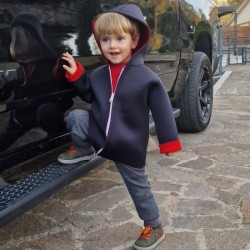 Handcrafted neoprene coat for kids: the ideal choice for little explorers!