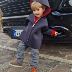 Neoprene coat for kids: the artisan garment that combines style and practicality